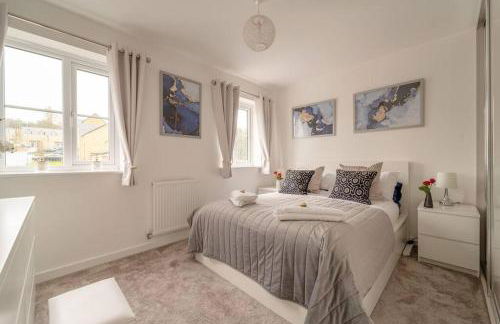 Stylish 3 Bed, 3 Bath, Garden & Drive for 2 cars - Foto 1