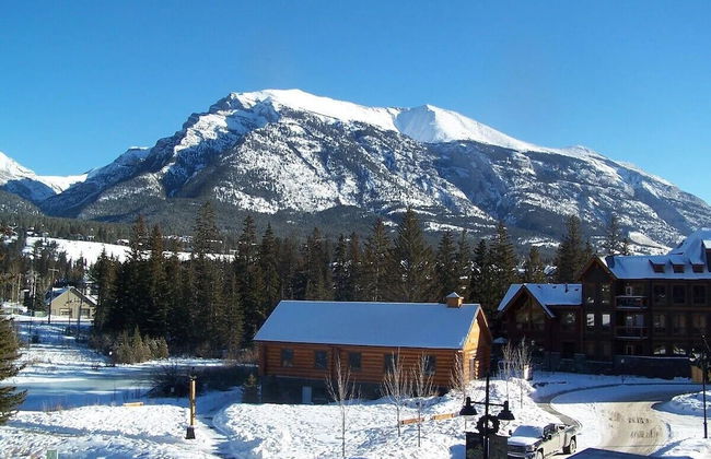 Rundle Cliffs Lodge by Canmore Premier - Photo 24