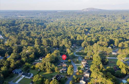 Lilburn Gateway with Game Loft, Fire Pit, Stone Mountain - Foto 63