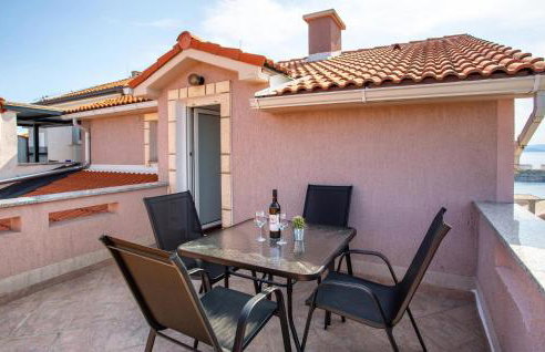 Awesome Apartment In Omisalj With Wifi - Foto 13