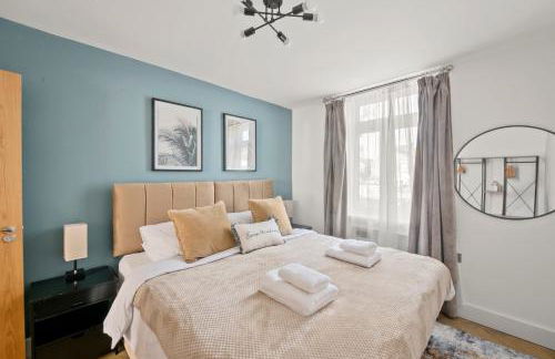 Stylish Flat I Sleeps 6 I With Parking - Photo 3