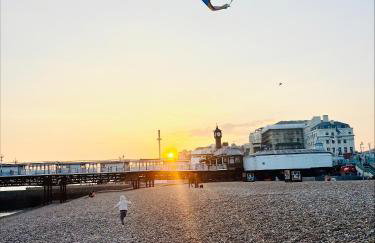 Stunning 3 bedroom & 2 bathroom cottage with patio - Foto 32