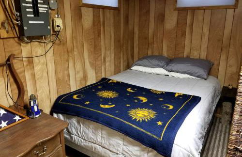 Secluded Lake Cottage Rental with a Dock and a Game Room in Hale, Michigan - Foto 8