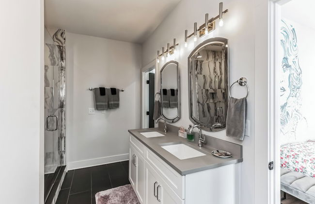 Chic Townhome for 10 W/rooftop - Foto 18