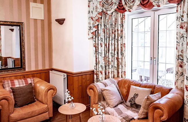 Trivelles Waterhall Country Hotel - Gatwick - Photo 3