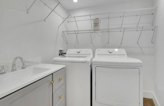 Luxury 7BR Buckhead Oasis w Pool Gameroom Firepit - Foto 33