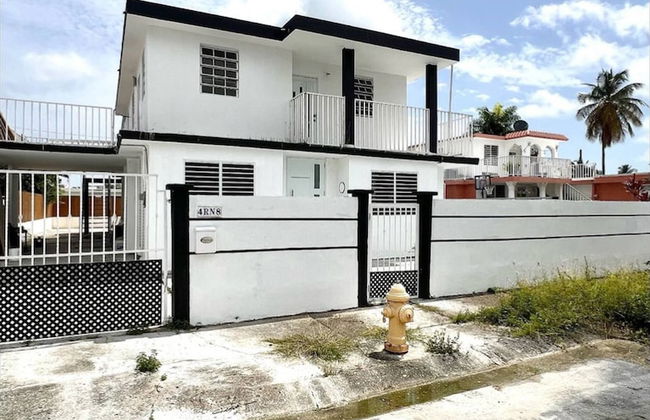 Stylish Remodeled 3BR w Yard Near Airport and Beaches - Photo 19