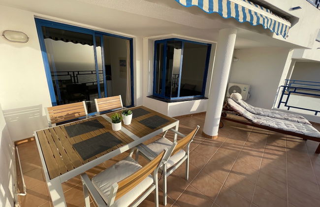 Sunny Seaview Modern apt - Pool and Beach Access - Foto 9