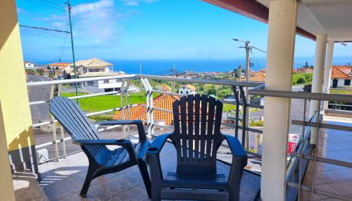 Near Levadas and Pico Ruivo, Santana Madeira Getaway with Terrace Views - Foto 4, sunbed, Shopping Area, furniture