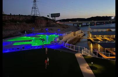 Family-Fun Lakeside Luxury at Topsider in Osage w/ 2 Pools, Prime Views Pack N' Play & Games - Foto 44