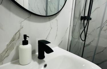 Modern 2 Bedroom Ground Floor Apartment near city centre - Photo 41