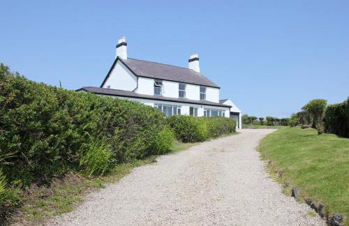 Spacious seaside family house in Aberdaron with large garden and stunning sea views - Photo 30
