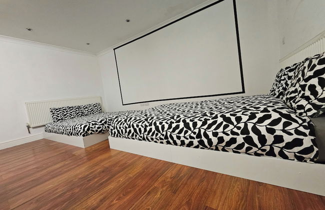 SnoozeDen Westmead – Windsor Castle & Legoland - Foto 9