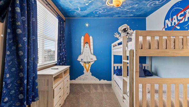 Chic Spacious 5BR Retreat Near Disney - Foto 3, Habitación