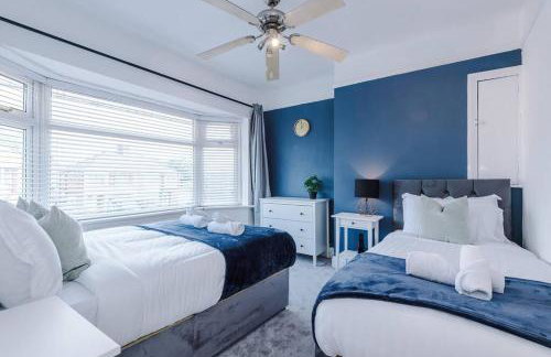 Classic 4 Bedroom House in Wirral with WiFi & Parking Sleeps 9 by PureStay - Foto 20