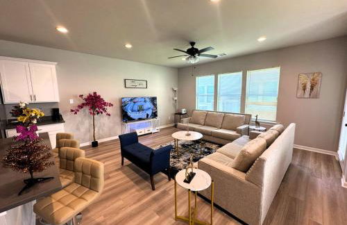 The Modern and Stylish Hangout Hub by LSU - CB1022 - Foto 1