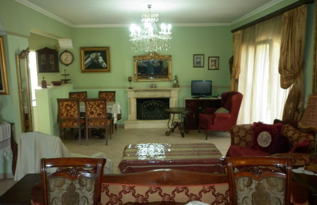 Helen's family home - Photo 16