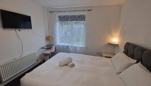 BrumStay - 4 Bedrooms TownHouse sleeps 6 with Driveway Parking and Garden - Foto 2