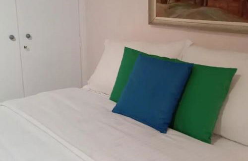 Peculiar Garden Apartment - Photo 17