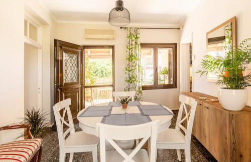 Mansion of 120 m2, with high ceilings and big yard - Foto 2