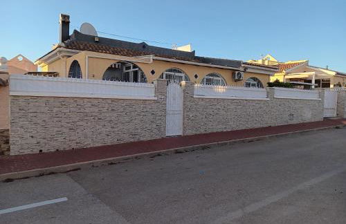 Ideal Location 3 Bed 3 Bath Villa With Pool On Camposol Sect B Close To Amenities - Foto 15