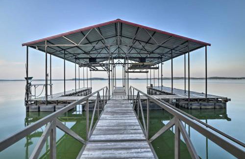 Charming Lakefront Home with Grill and Fire Pit! - Foto 1