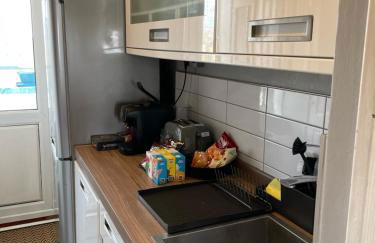 Top Floor 1 Bedroom Apartment with views over London - Photo 9