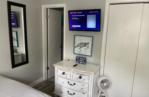 Destin-y 30A Beach Retreat Self Checkin - Huge Private Backyard Deck with Outdoor Shower - Foto 28