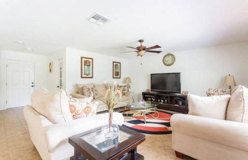 Clearwater Holiday Home - Photo 2