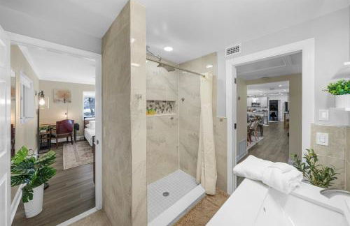 Stunning Gem Home w Heated Salt Pool & Game Room - Foto 64