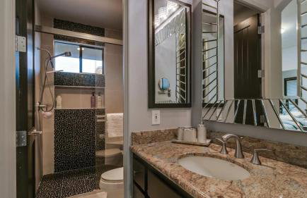 Luxury Contemporary Sanctuary w/ Pool and Views! - Foto 74