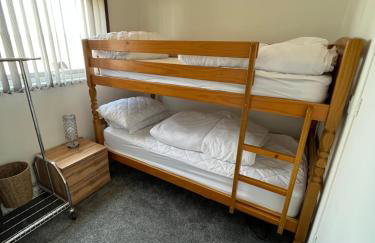 141 -Two bed Chalet on Sunbeach Holiday Park - Sleeps 6, pet friendly, FREE pool and entertainment passes included - plus WiFi with bedding and towels included - only 300m from the beach! - Foto 14