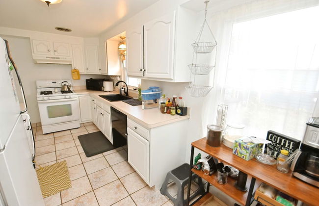 3 Bedroom 2 Bath Home Close to ND w Fire pit 1155 - Foto 9