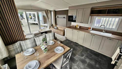 Serenity - Luxury Hot Tub, Sunnymede, Fantasy Island, Ramped Access, Parking, 2 dogs max - East Coast Holidays - Foto 3