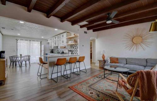 Casa Charleston-3BR-2Bath-Private HOT TUB-Pet Friendly-No Pet Fees! - Photo 1