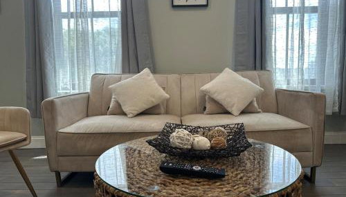 Bright & Airy 1 BDRM Private Apt - Foto 2