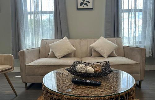 Bright & Airy 1 BDRM Private Apt - Foto 2