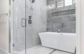 Uptown Modern with Private Patio & 1Gbps Wi-Fi - Foto 4