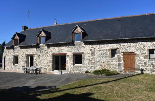 Gîte La Mancellière - Maison familiale 12-15 pers, grand jardin, jeux & pétanque - Pleine nature - Foto 2