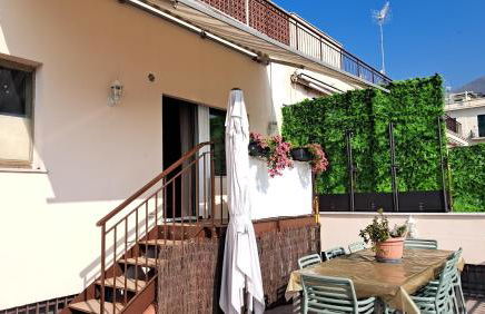 FORMIAE Hsg - PANORAMICA CENTRALE Casa Vacanze 100mq BOX Auto riservato - Foto 12