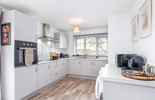 Stylish & Convenient 3 Bedroom House - Perfect for Contractors and Leisure Guests - Sleeps up to 5 - Foto 9