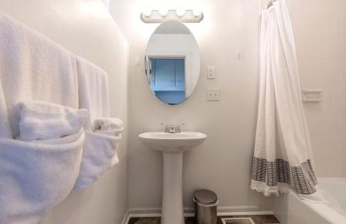 Lil Nugget Cozy Retreat with Private Fenced Yard - Foto 20