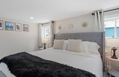 Beautifully Renovated 6BR 2BA 2 Blocks to Beach - Foto 49