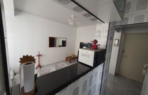 Apto frente à praia, aconchegante, vista lateral pro mar! - Foto 31