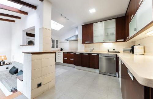 Exclusive Villa with Sea View Near Center - Foto 33