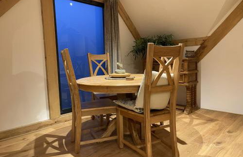 Upper Gelli Luxury Holiday Lodge, Converted Dairy & Cosy Shepherds Huts - Photo 34