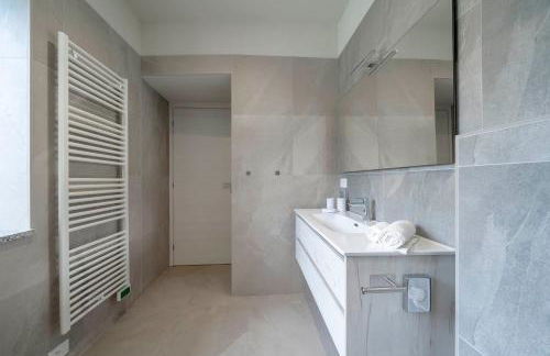 Front Lake Como - 3 Bedrms with AC, Free Parking and Wifi - Foto 32