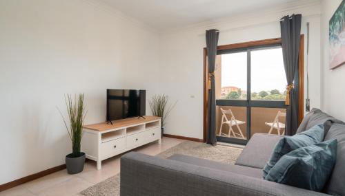 Sunny Cozy Flat w/ Terrace - São João - Photo 4