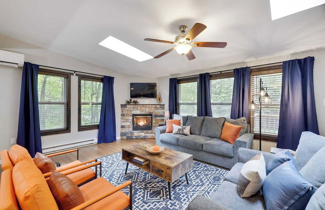 Moshannon Tree-lined Pocono Retreat w/ Hot Tub, Firepit & Pool Table - Photo 8