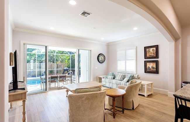 Imola: Newly Remodeled Pool Home Minutes from Vanderbilt Beach. Family-Friendly Retreat with 4 BR, 3.5 Bathrooms, and Private Screened Pool. Perfect Location Near Mercato and Naples Attractions - Foto 26